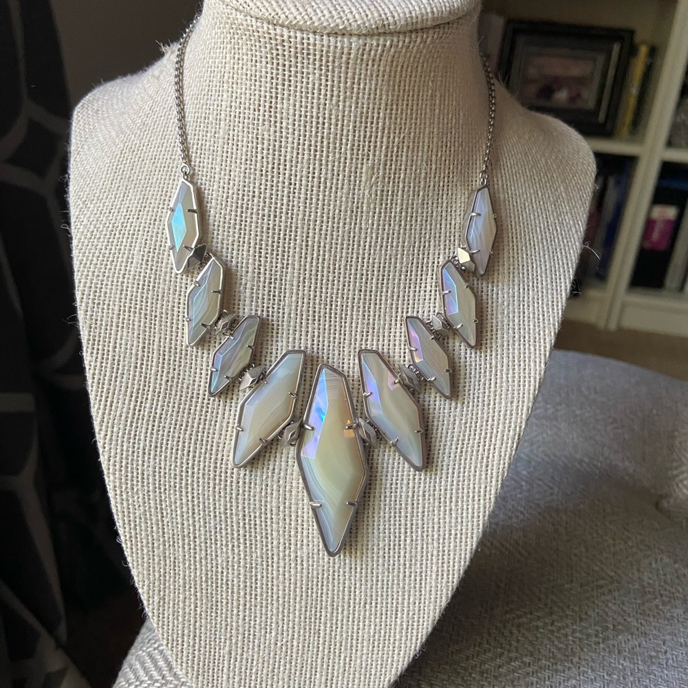 Kendra Scott - silver and white/iridescent berniece necklace